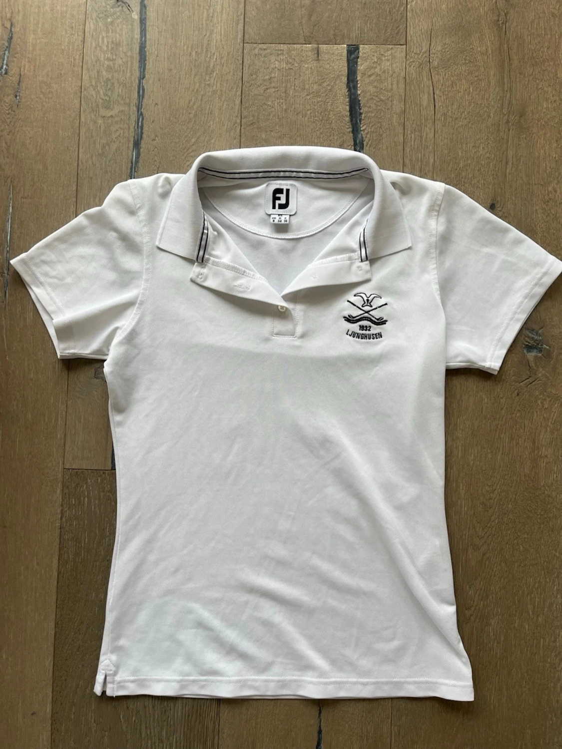 Vit pikétopp från FootJoy XS