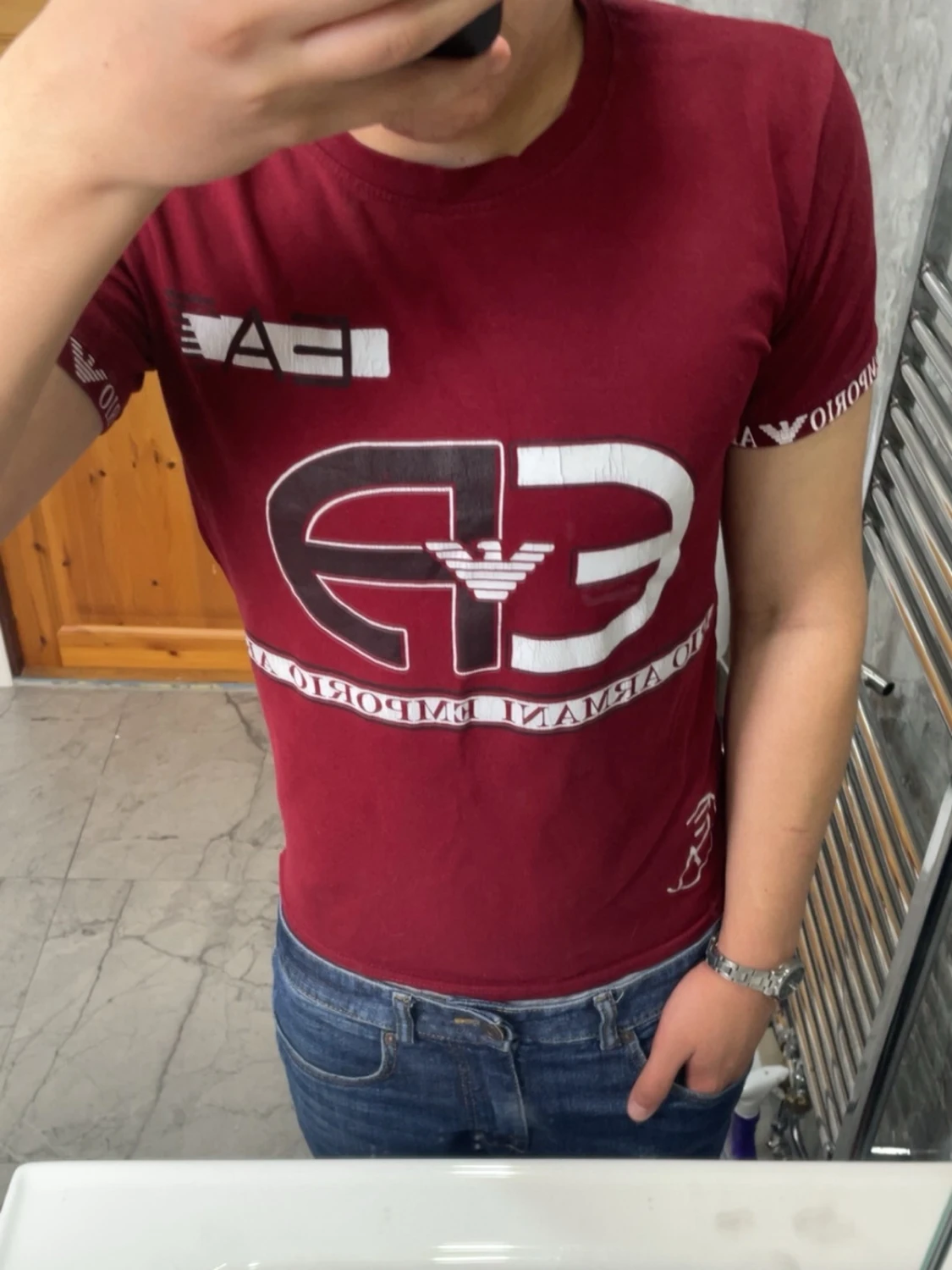 Vinröd EA7 t-shirt från Emporio Armani