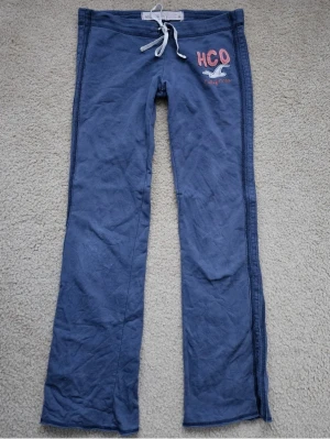 Lågmidjade mjukisbyxor från Hollister - Hollister mjukis byxor i strl m. Se min profil för liknande plagg🐬