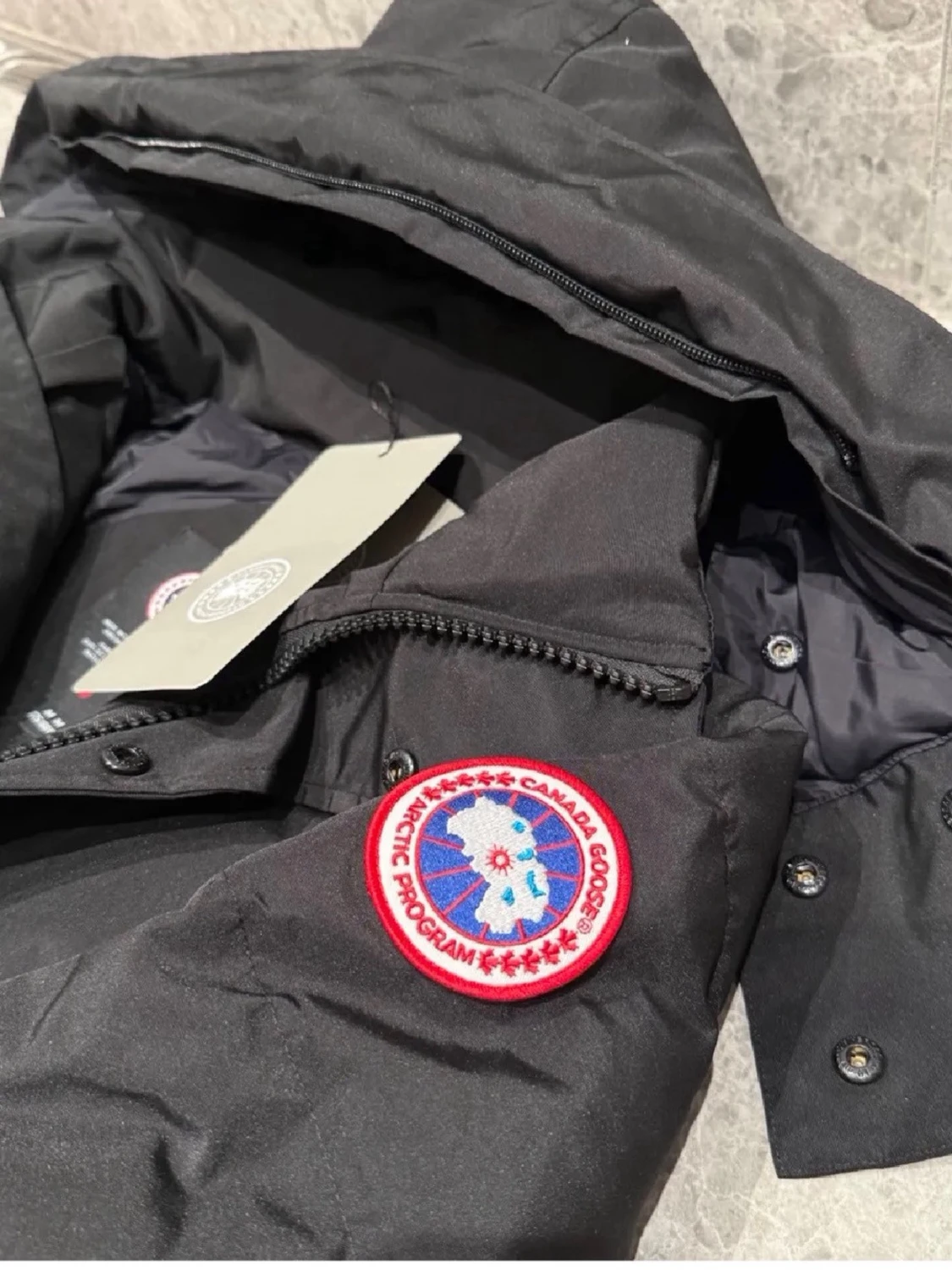 Svart dunjacka från Canada Goose