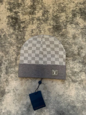 Grå mössa.  - Grå mössa