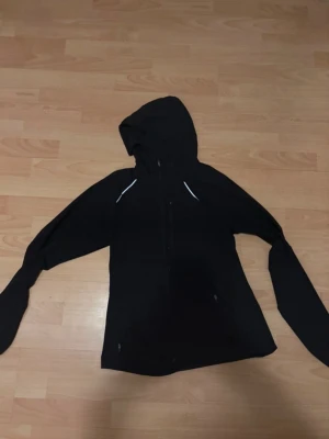 H&M Move löparjacka, strl S - H&M Move tunn löparjacka, dam, strl S.  