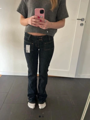 Utsvängda jeans  - Helt nya utsvängda jeans från lager 157, aldrig använda med prislapp kvar.