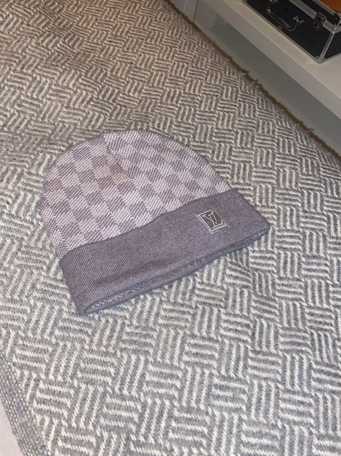 Grå Louis Vuitton mössa äkta