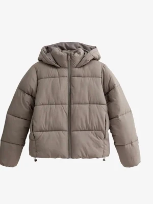 pufferjacka med från Zara  - Säljer en beige/grön/khaki pufferjacka från Zara som jag har använt kanske en gång, så den är i nyskick ☺️Storlek S