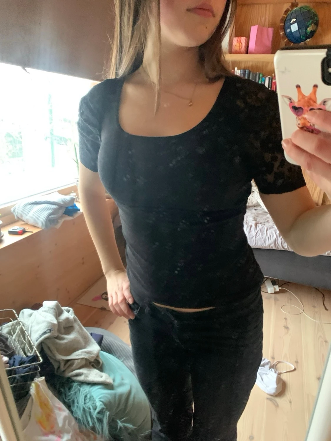 Svart topp med spetsärmar - 1