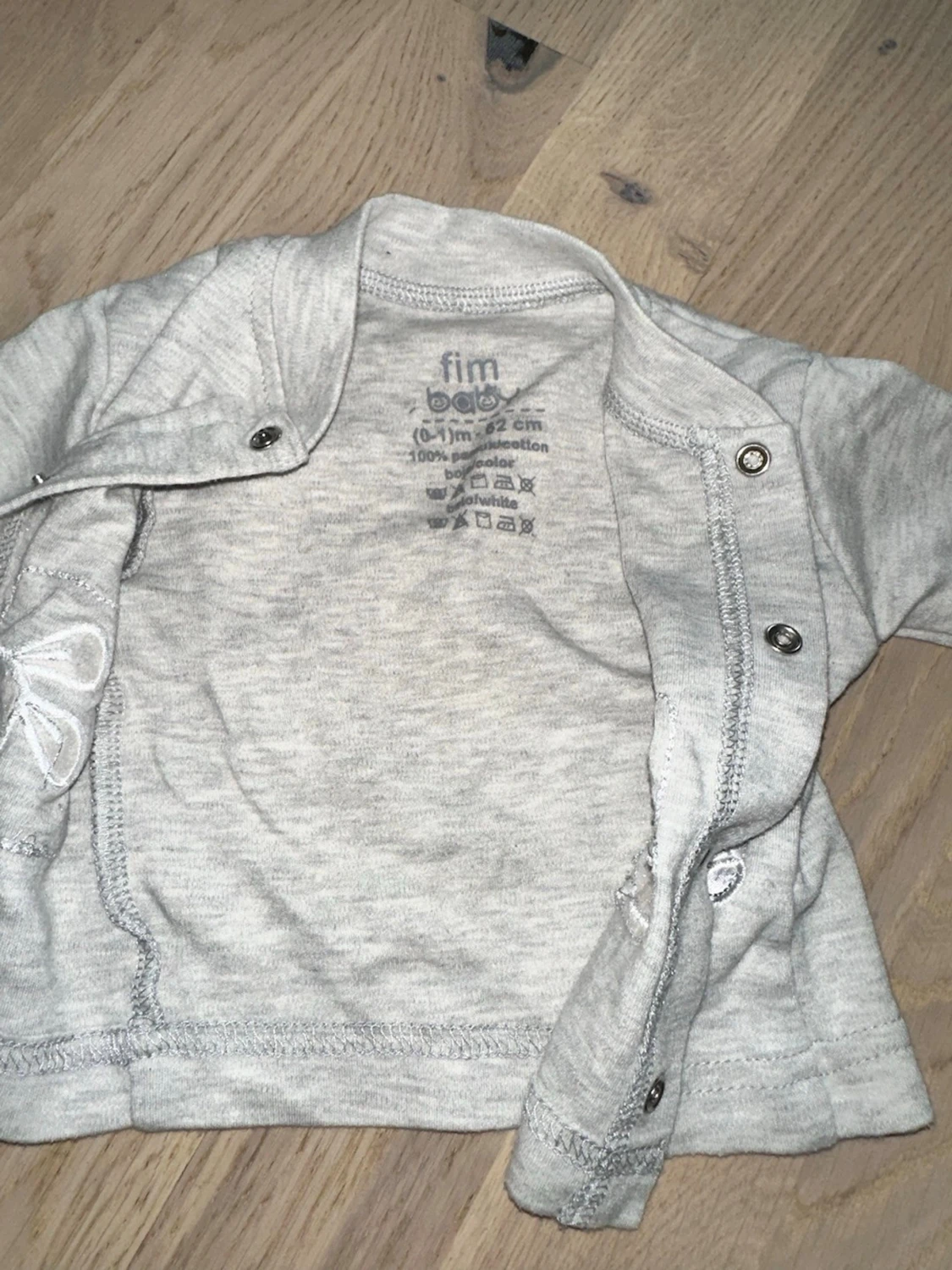 Grå babyjacka med djurmotiv - 2