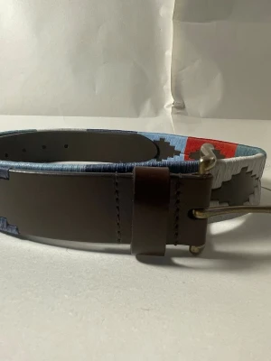 Nord fors bälte - En riktig sjysst bälte passar najs med alla out fits bra kvalitet. Och de najs me alla olika färger på den. för 499kr