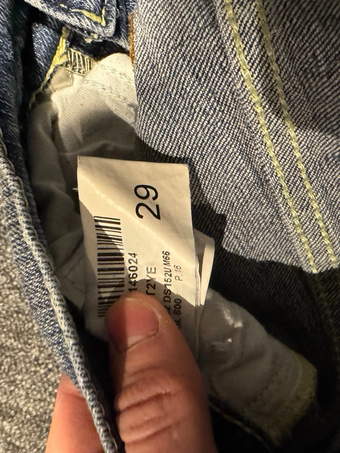 Ljusblå slitna jeans med distressed look - 2