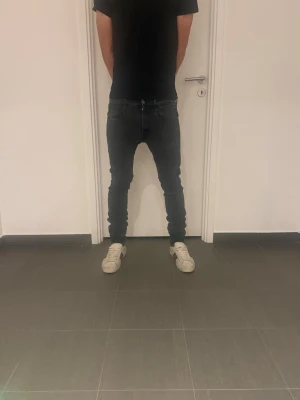 Replay Anbass jeans  - Säljer nu dessa feta Replay Anbass jeans, skriv för fler bilder/frågor😊