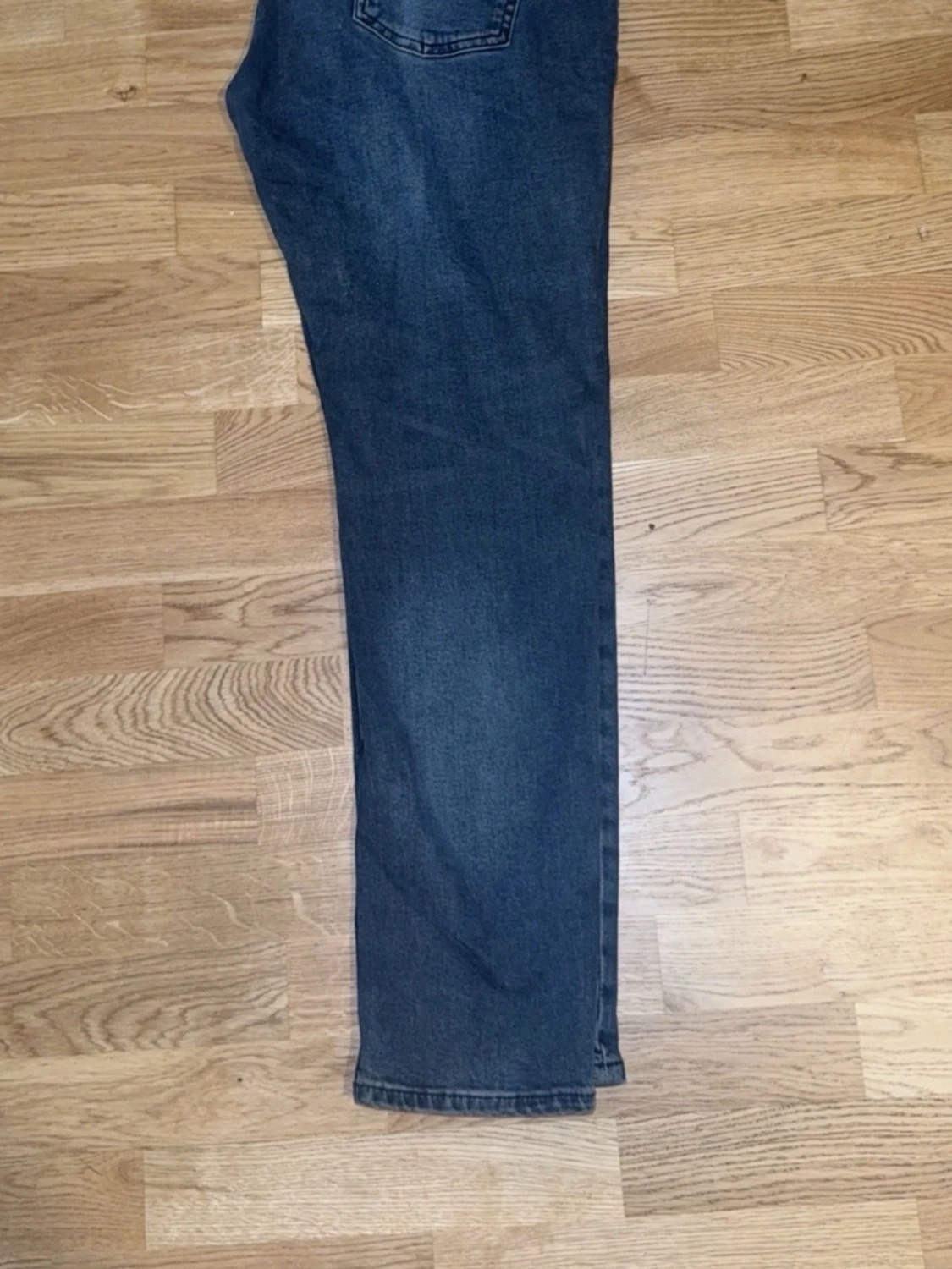 Pull and bear Mörkblå raka jeans