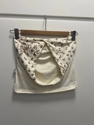 Halterneck topp - Super söt topp🤎finns fläck/tråd)