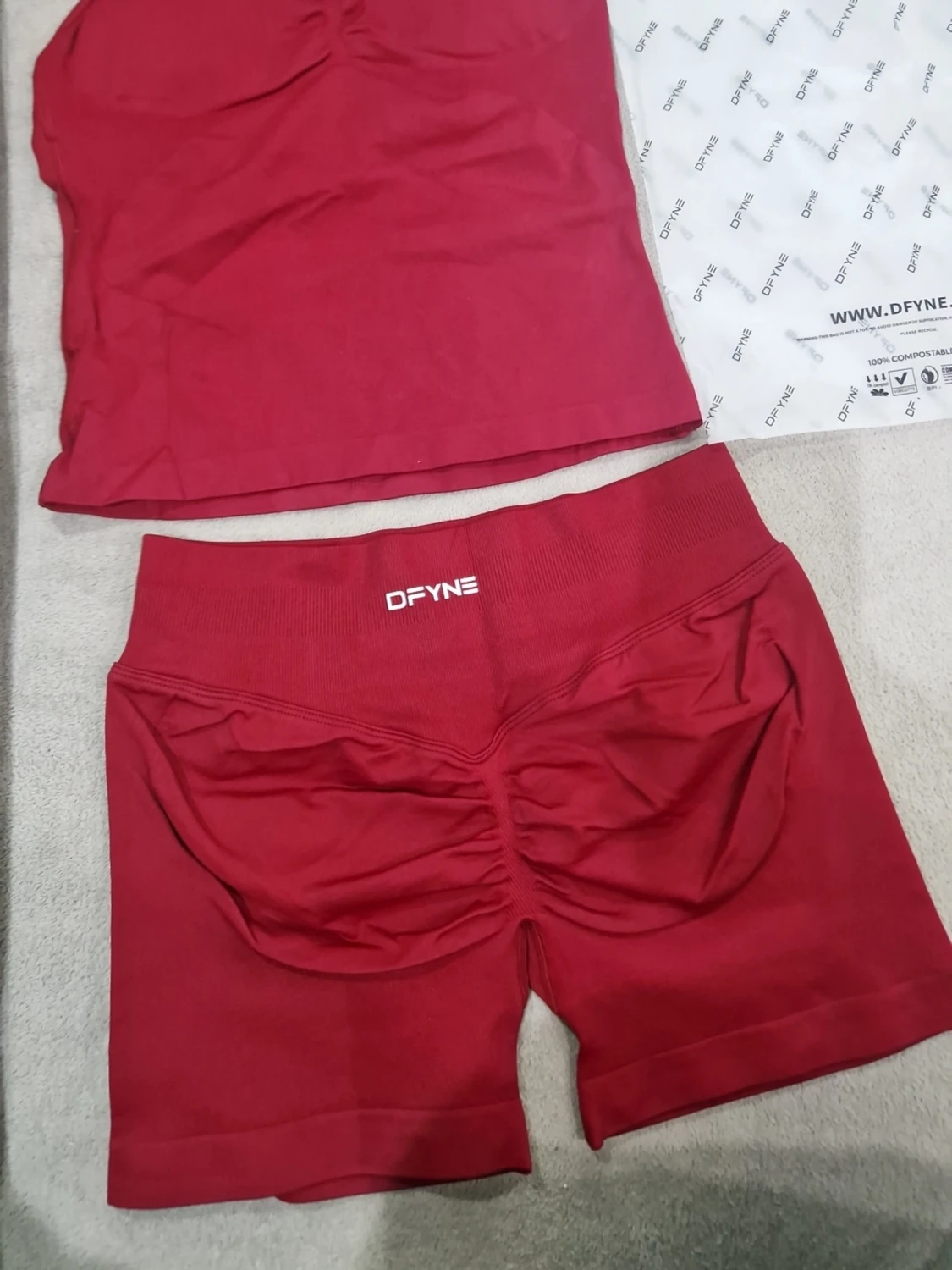 Röda seamless shorts från DFYNE