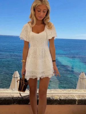 meet me there klänning - Helt ny klänning från Meet me there med prislapp, säljer pga att den inte passade mig💕Storlek S/M