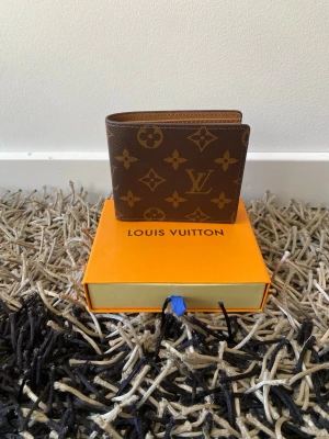 Louis vuitton plånbok - Brun Louis vuitton plånbok oanvänd