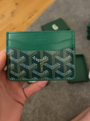 Plånbok go4yard - Säljer denna plånbok i bästa kvalitet helt ny,finns i olika färger.bara skriva om ni undrar eller vill ha mer information eller bilder.Skickar med en gåva vid köp🙏