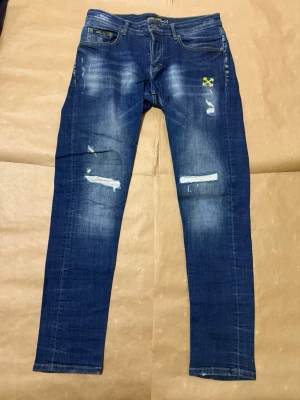 Off-White Jeans  - Helt nya och oanvända. Storlek S/M