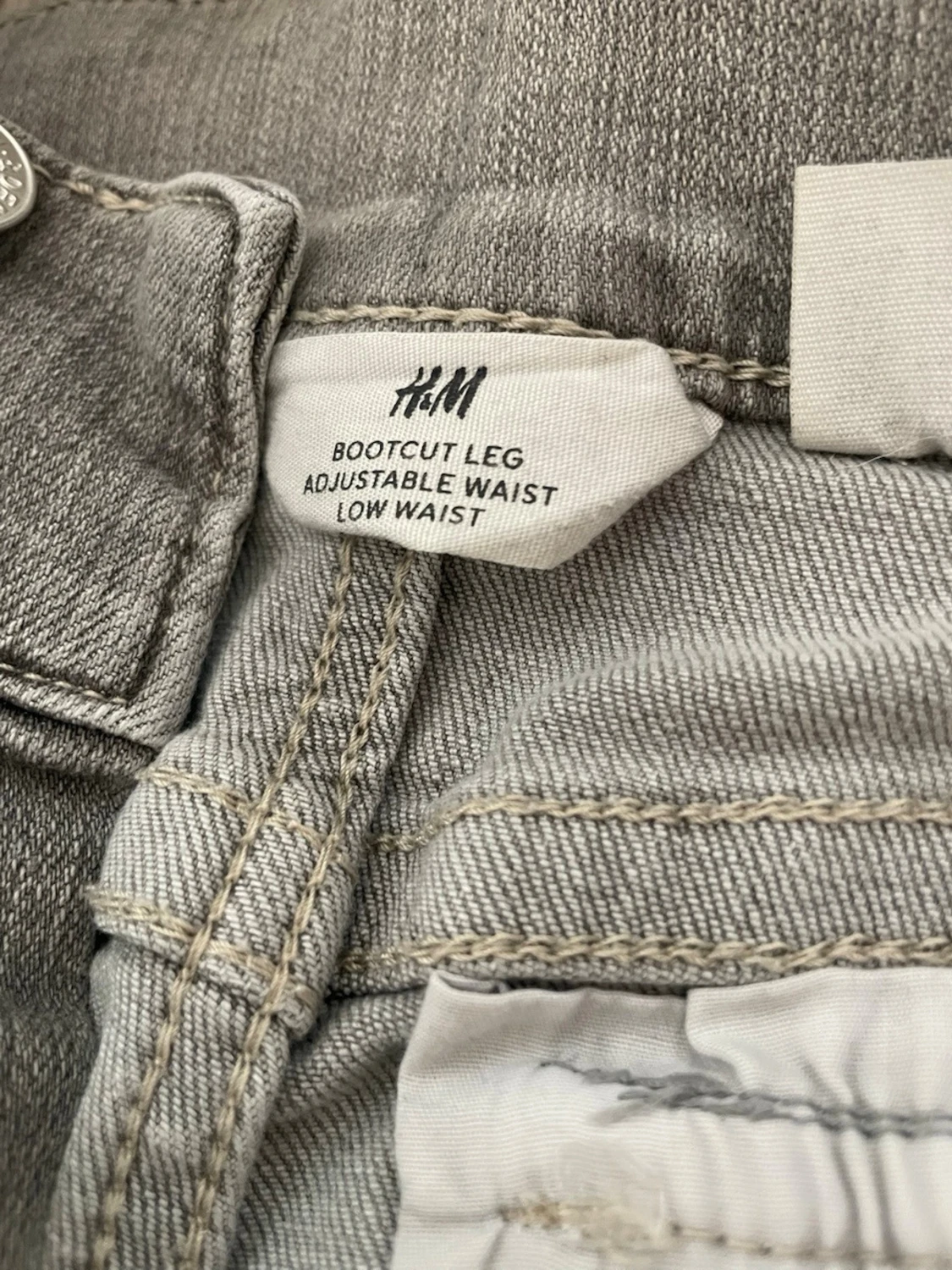 Gråa bootcut jeans med fickor - 2
