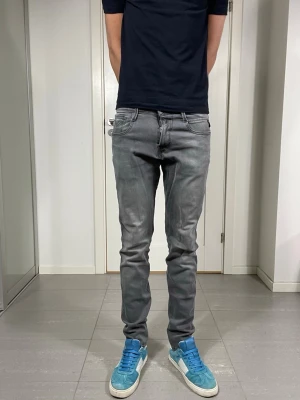Replay Anbass Jeans - Säljer nu dessa Replay Anbass jeans, W30 o L32, skriv för fler bilder/frågor🙌🏼