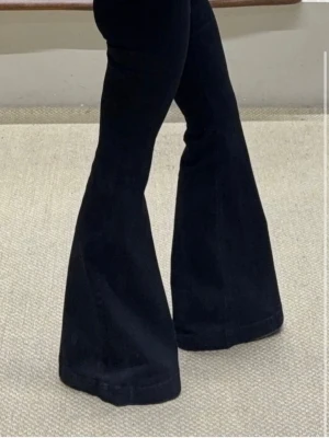 SÖKER Svarta Alobha jeans strl 34!! - Skicka gärna om man kan köpa de! Vill verkligen ha, 