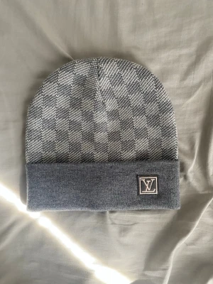 Mössa - Fin o ny mössa bara att jag råka ta sönder prislappen