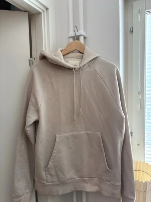 A Day’s March hoodie - Snygg hoodie från A Day’s March. Storlek M och i nytt skick! Skriv vid funderingar 