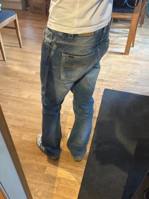 Nudie slim Jim med bootcut passform  - Nu säljer jag ett par feta nudie jeans med passformen slim bootcut | Storlek: 30/34 | Modell: Slim Jim | De har en riktigt fet wash och sitter skönt | Skriv till mig för fler frågor och bilder 