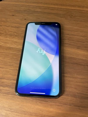 iPhone 11 Pro 256 GB Midnight Green - I väldigt gott skick! Någon mindre repa men i princip nyskick och fungerar felfritt.