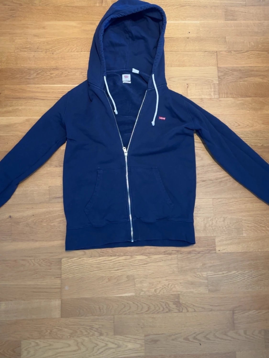 Marinblå zip hoodie från Levi's