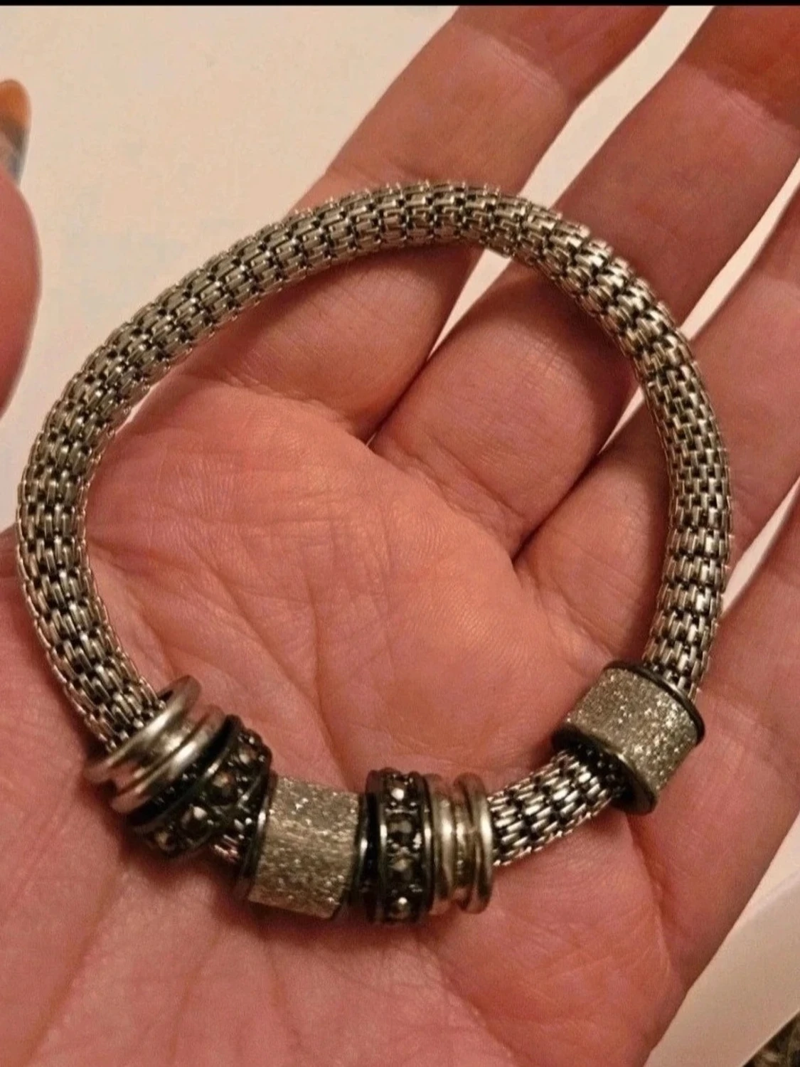 Silvrig chunky armband med glitterdetaljer - 1