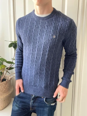 Morris tröja stickad  - Morris tröja stickad, Inga defekter! Modellen i bilderna är 180 cm 75 kg och bär Storlek M , Kom med frågor! 🌟 (Kan gå ned i pris vid köp av paket 😉) 