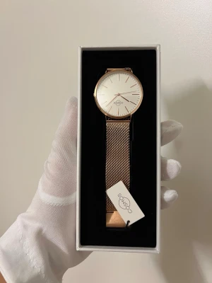 🇸🇪Svensk märkes klocka i safir glas, rostfrittstål miyota mekanism  - Cosmos Sweden - Mars  Key Features Dial Diameter: 40 mm Case Thickness: 7 mm Movement: Japan Material: Stainless Steel 316L Glass: Sapphire Strap: Quick-release stainless steel mesh strap (20 mm width) Water Resistance: 3 ATM Additional Information Dimensions: 40 mm Net Weight: 85 g Materials: Stainless steel, sapphire glass Style: Universal design suitable for everyone Ord pris 1499.00 SEK ‼️säljer för 199 SEK först tillkvarn ⛔️