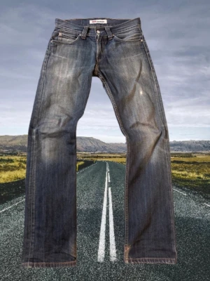 Levi's 506 - Säljer dessa Levi’s 506 standard med feta slutningar! Passform straight/bootcut.    W30L34                                                                    Mått: Midja 41cm , Innerben 82cm , Benöppning 21,5cm                                                 Skriv ifall du har några frågor eller funderingar!