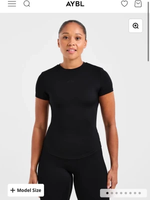 Sculpt t-shirt Aybl - Jättesnygg sculpt t-shirt från Aybl i storlek XS. Aldrig använd men har dock inte prislapp på sig. Nypris är 335kr💕💕