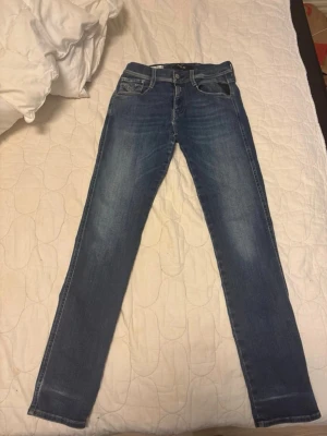 Jeans från replay  - Säljer ett par jeans från replay. Waist 29 och length 32.