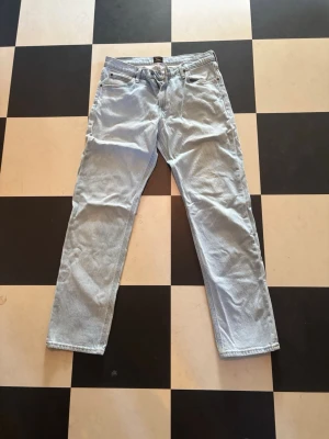 Ljusblå raka jeans från Lee - W32 L32, Gött skick