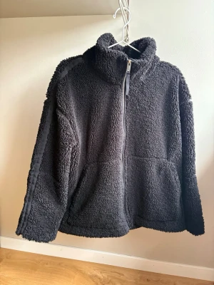 Svart teddyjacka  - Teddyjacka från newyorker är i storlek M. 