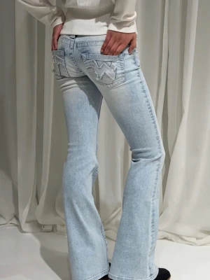 14+ runway jeans gina young  - Jeans ifrån Gina Young i modellen 14+runway jeans. Använda få gånger, lågmidjade🩷Uppsydda så de passar mig som är runt 156 cm 
