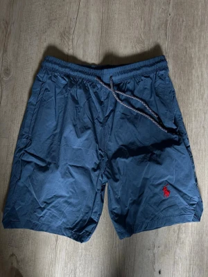 Shorts - Aldrig använda. Liten storlek L så passar även M