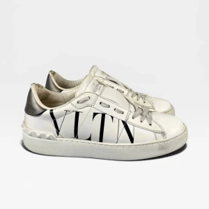 Valentino Skor | 36 - Valentino Sneakers | Bra skick | Storlek 36 | Endast skorna ingår | #35