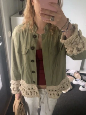 Grön boho Zara tunn jacka - Grön tunn boho jacka från Zara. Storlek S. 