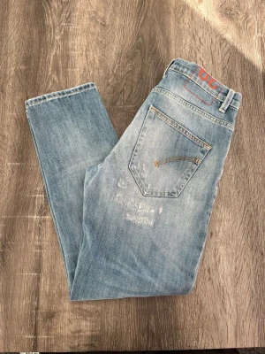 Dondup Brighton Jeans W29 - Säljer ett par blåa Dondup Brighton med feta slitningar| Skick:8/10| Storlek:29| Modell:Brighton |Pris:799| vid frågor och funderingar är de bara och höra av sig ‼️