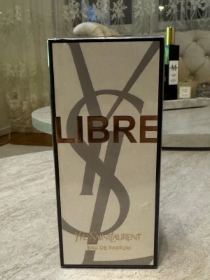 Yves Saint Laurent Libre Eau de Parfum - Ysl libre, helt ny och oöppnad. Kvitto finns. Kom dm för fler bilder och om ni har frågor.