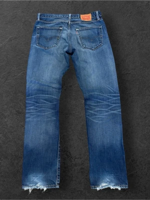 Levis 504 Jeans - Säljer dessa riktigt feta vintage Levis jeans i en riktig skön passform. Mått:  Midja: 40  Lår: 25 Ytterben: 102 Benöppning: 19 Pris kan diskuteras 😁