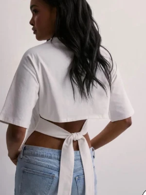 Nelly top - Knyter i ryggen, helt ny💞