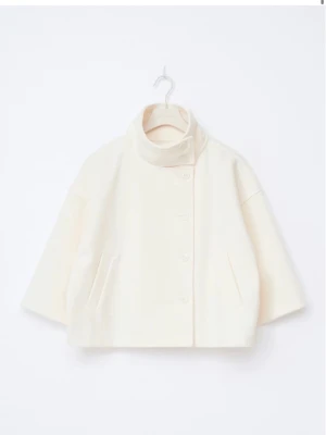 Kortärmad kappa - Jätte snygg kortärmad kappa från Gina Young, helt ny använd Max 2 gånger. Säljer då jag inte tycker den passar mig men den är skit snygg! Storlek S från Gina Young men passar också xs 