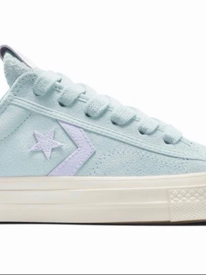 Ljusblå Converse super star  - Superfina ljusblå Converse. De är endast provade. 