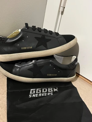 Golden Goose skor  - Helt nya aldrig använda, size 44, dessa skor är  både för män och kvinnor
