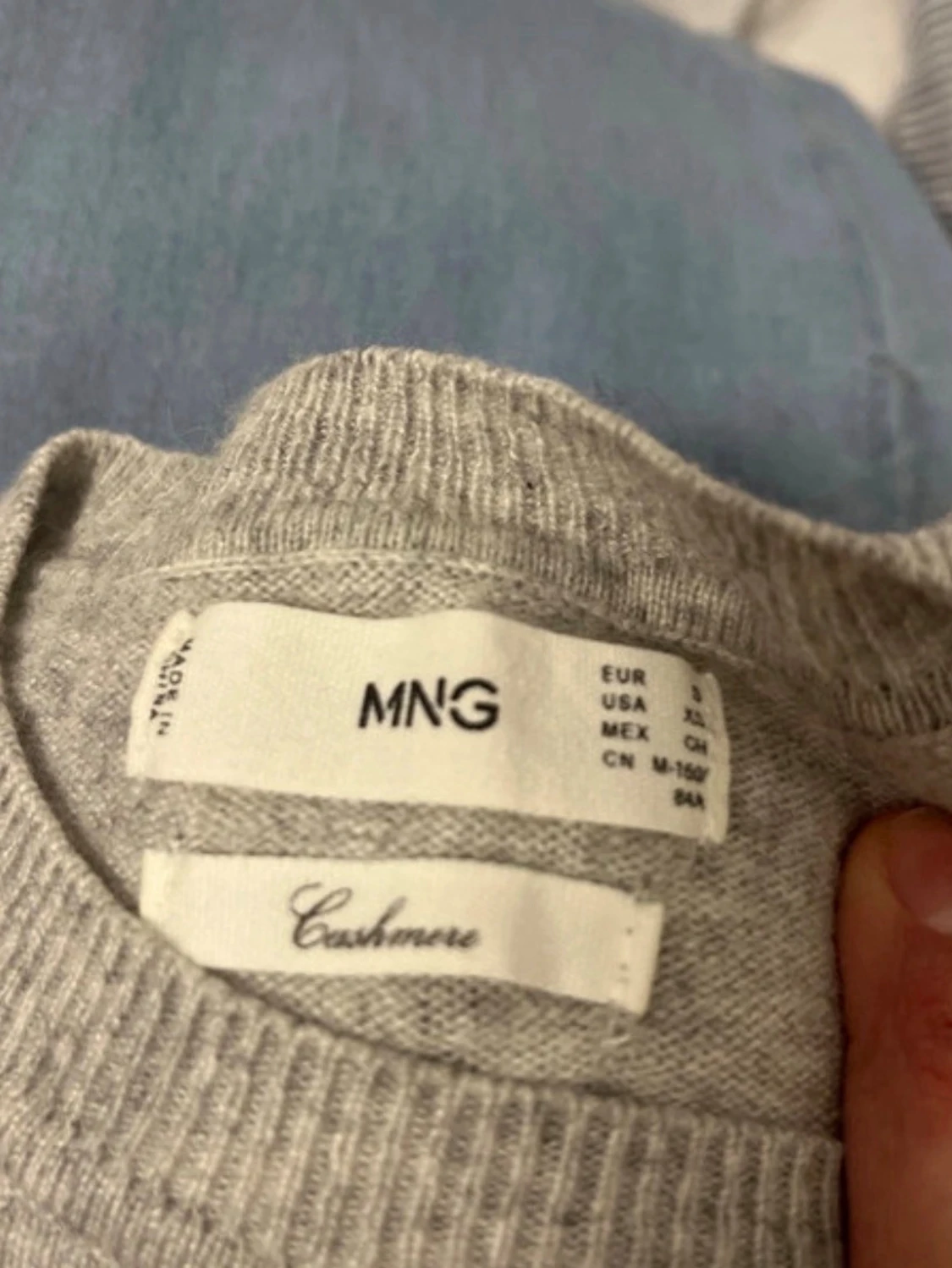 Ljusgrå stickad tröja med flätmönster - 2