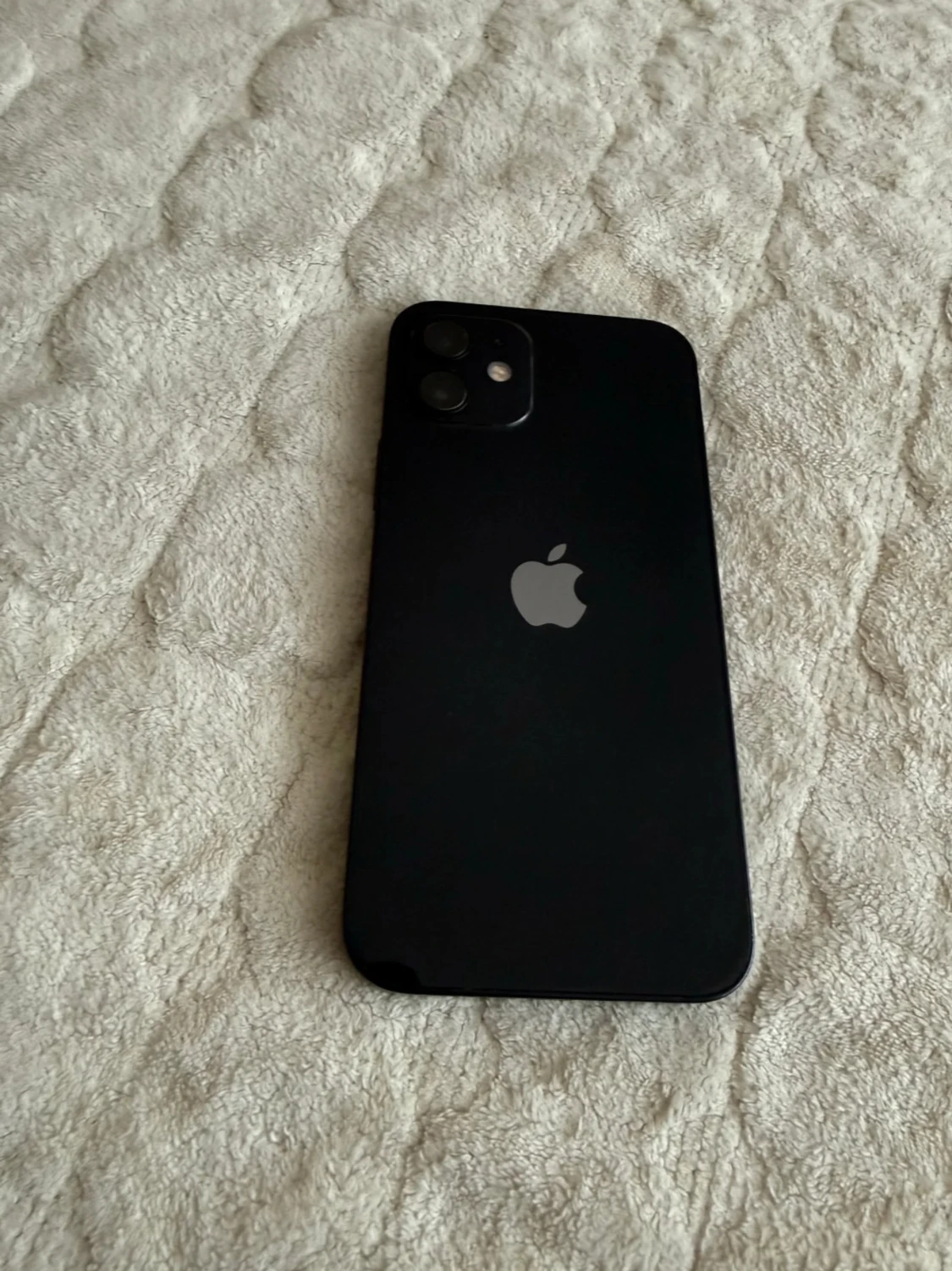 Svart iPhone med slimmad design - 2